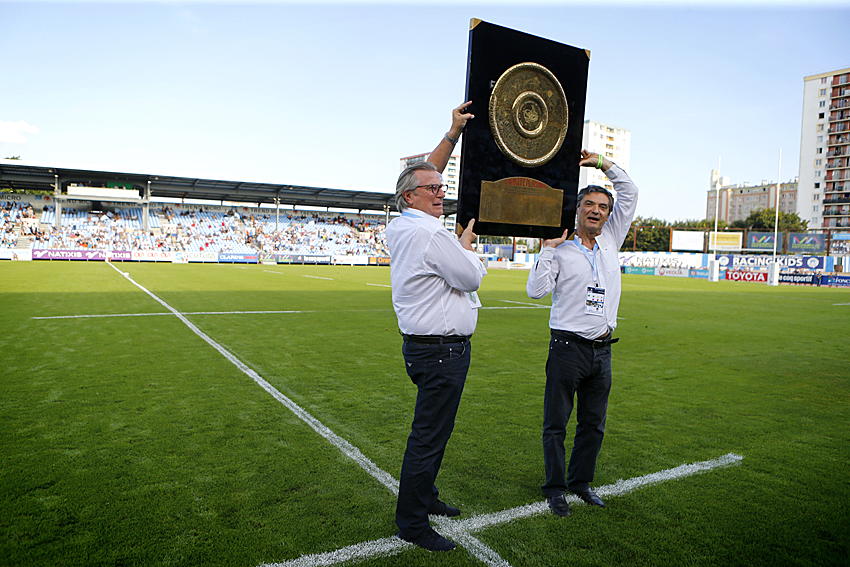 Jacky Lorenzetti présente le Bouclier de Brennus