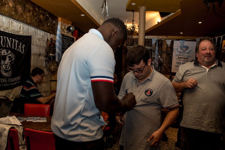 Cedate Gomes Sa à la rencontre des supporters