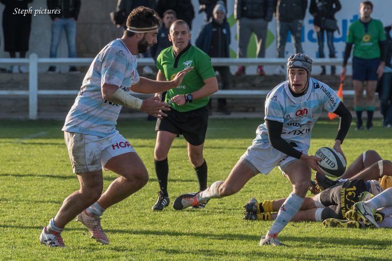 Racing 92 vs US Carcassonne - Passe d'Hector Caron sur l'essai de Matthew Worley à la dernière minute.