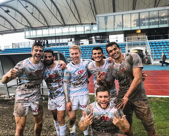 Simon Bienvenu, Maxence Macia, Matthew Worley, Anatole Pauvert, Esteban Abadie et Leonard Paris (capitaine) après leur victoire face à Toulon