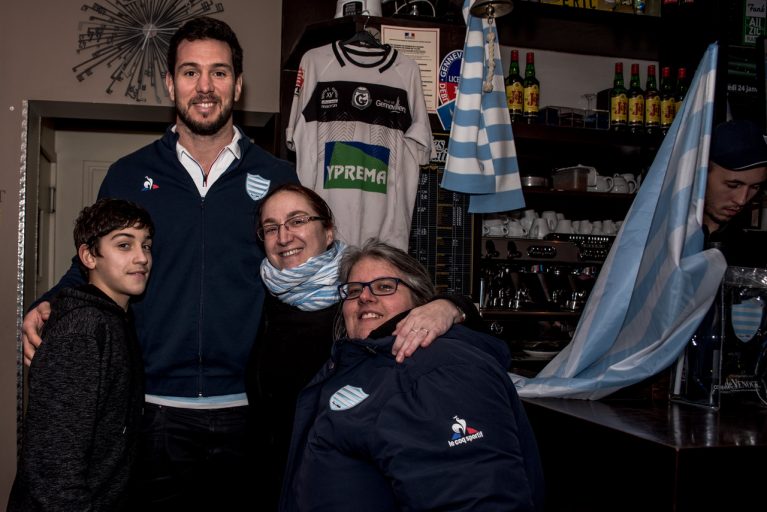 Manuel Carizza et les supporters Ciel et Blanc