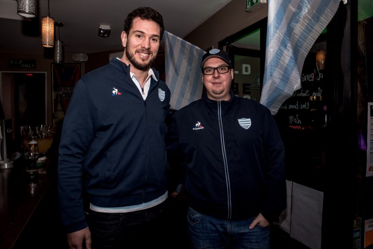 Manuel Carizza et les supporters Ciel et Blanc