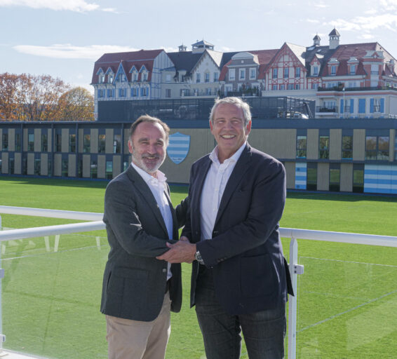 A gauche : Eric Tournier, président du RC Versailles / à droite : Christophe Mombet, président du Racing Club de France Rugby