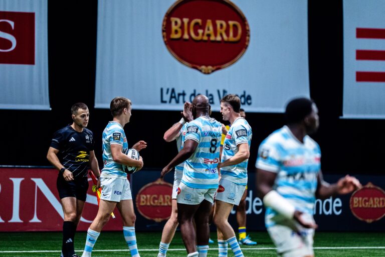 Equipe du Racing 92 sur le terrain lors du match face à l'ASM Clermont à Paris a Défense Arena