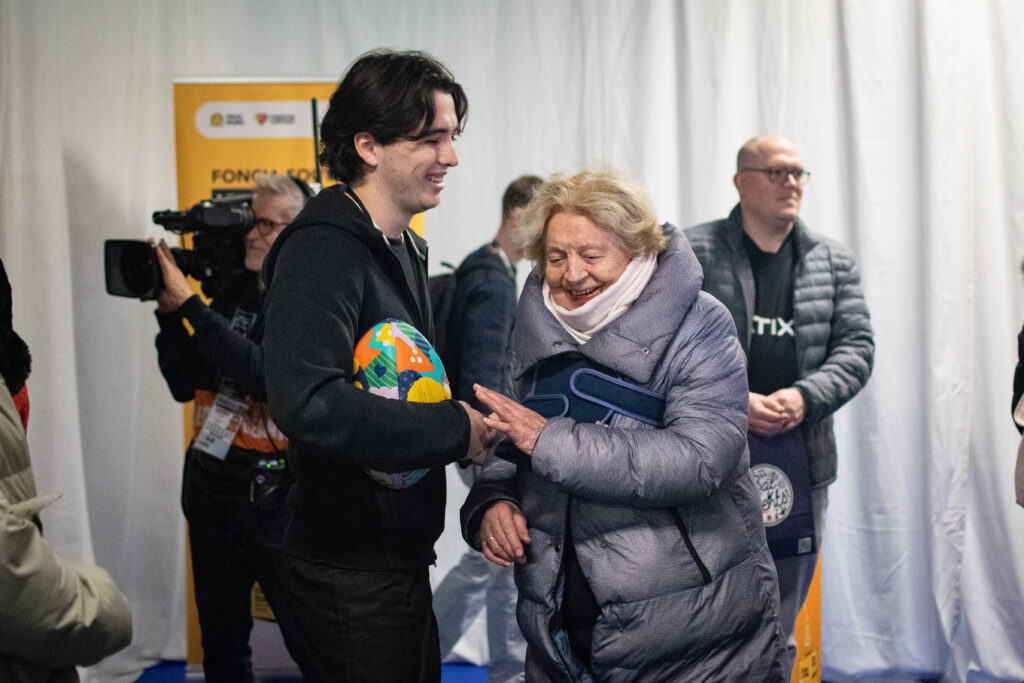 opération pièces jaunes avec foncia à paris la défense arena lors du match de rugby racing 92 usap