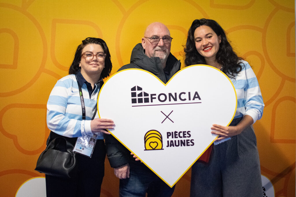 opération pièces jaunes avec foncia à paris la défense arena lors du match de rugby racing 92 usap