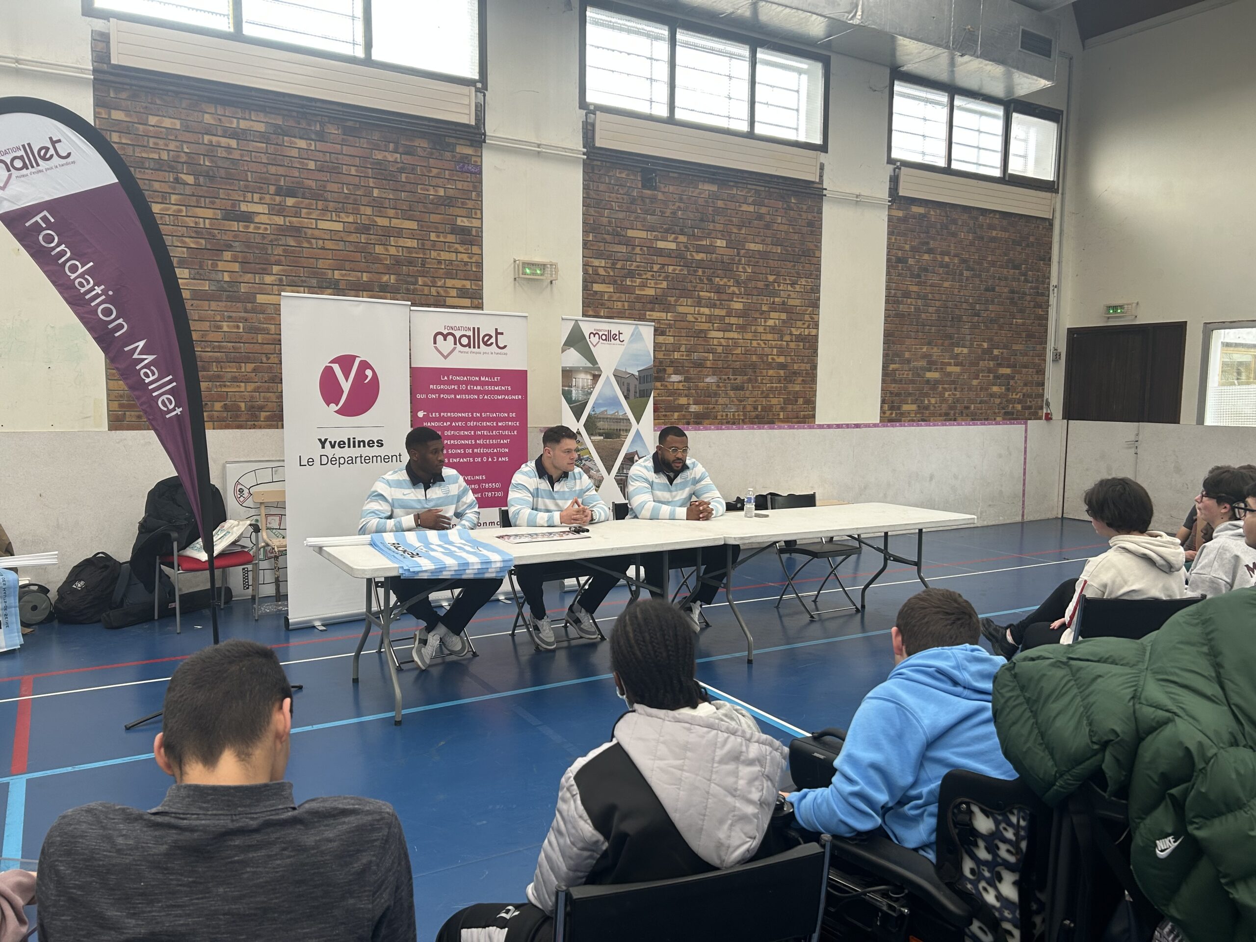 hassane kolingar, Janick Tarrit et Soumaila Camara joueurs du racing 92 à la fondation mallet