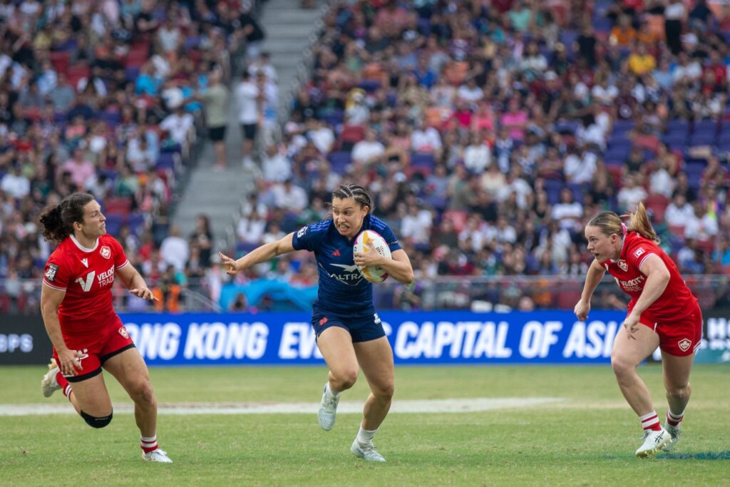marie aurelie castel racingwoman remporte la médaille de bronze avec l'équipe de france de rugby féminin à 7 à hong kong